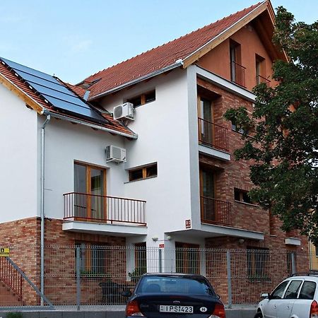 Centrum Apartmanhaz פץ' מראה חיצוני תמונה
