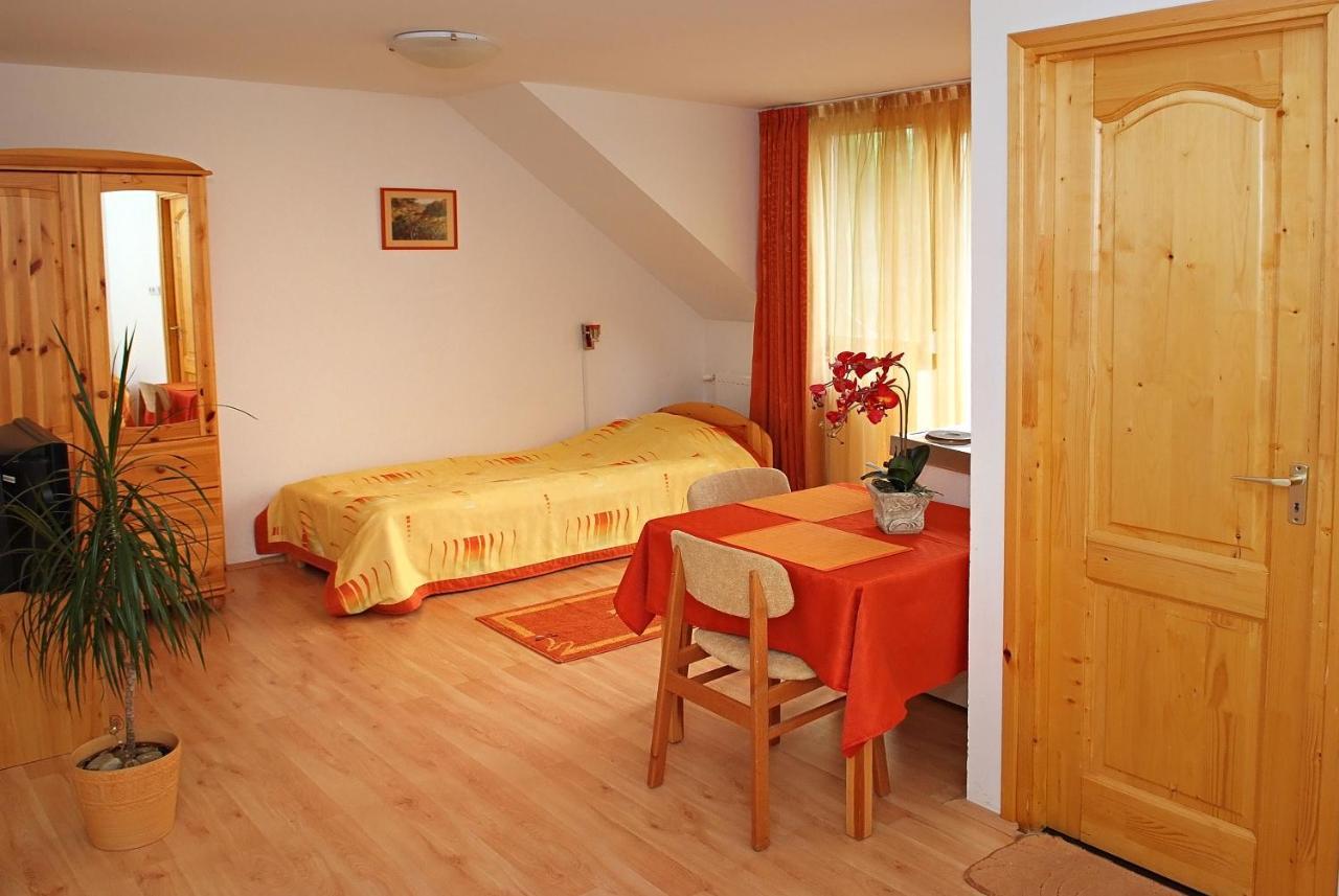 Centrum Apartmanhaz פץ' מראה חיצוני תמונה