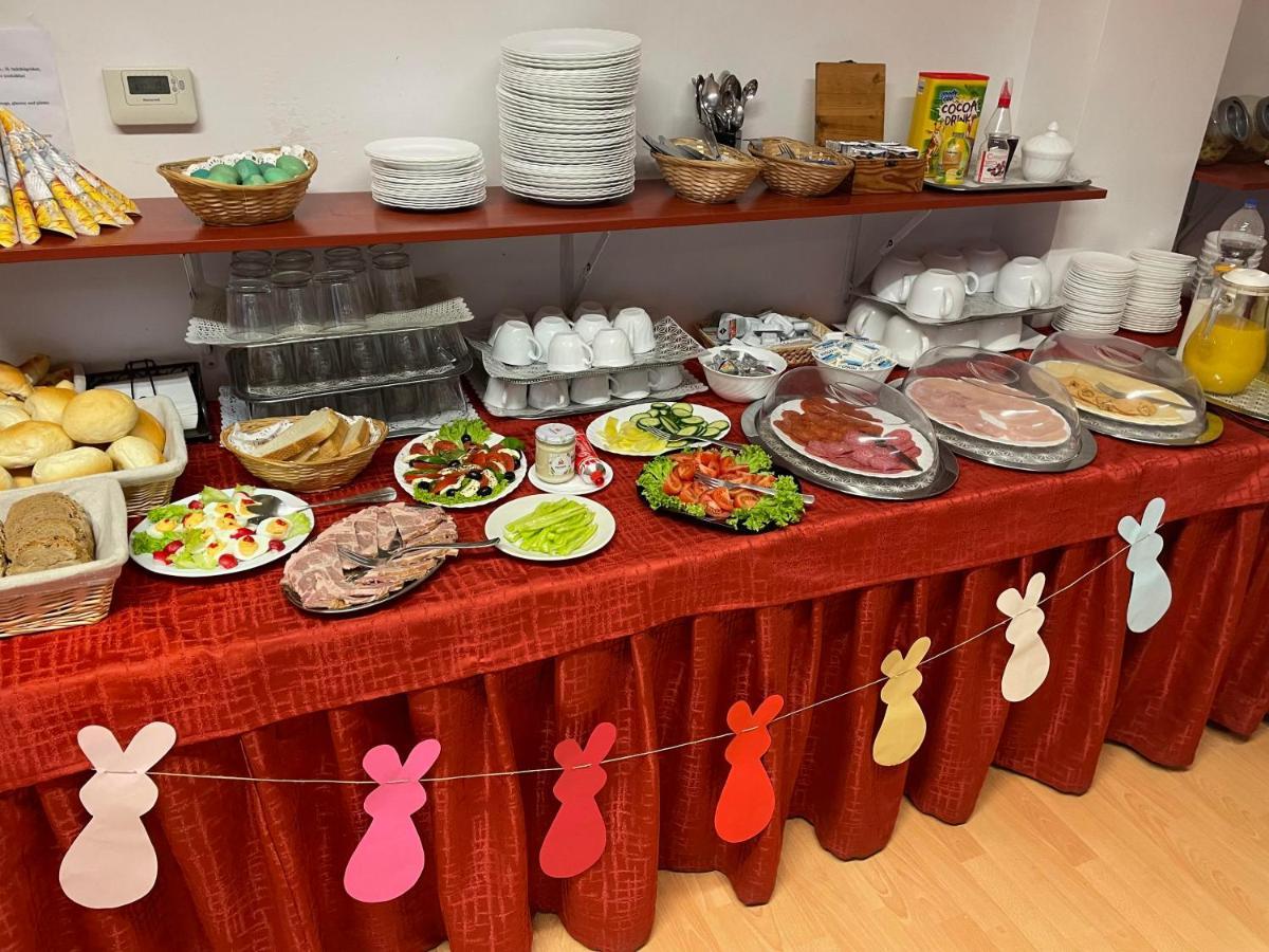 Centrum Apartmanhaz פץ' מראה חיצוני תמונה