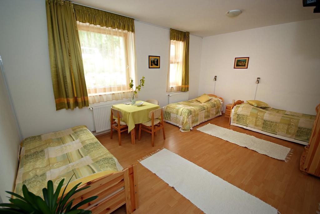 Centrum Apartmanhaz פץ' מראה חיצוני תמונה