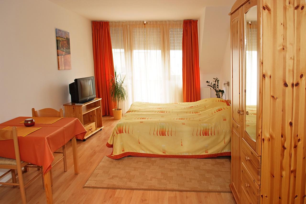 Centrum Apartmanhaz פץ' מראה חיצוני תמונה