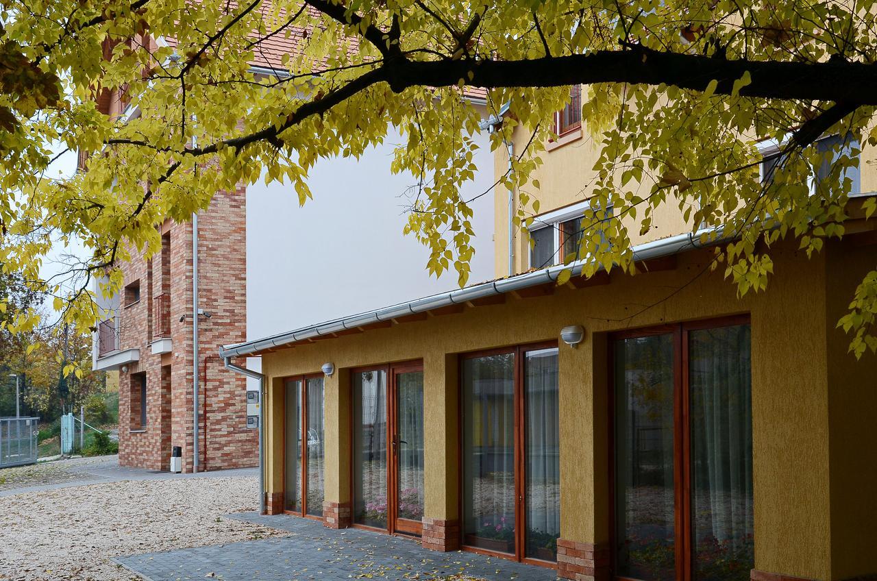Centrum Apartmanhaz פץ' מראה חיצוני תמונה
