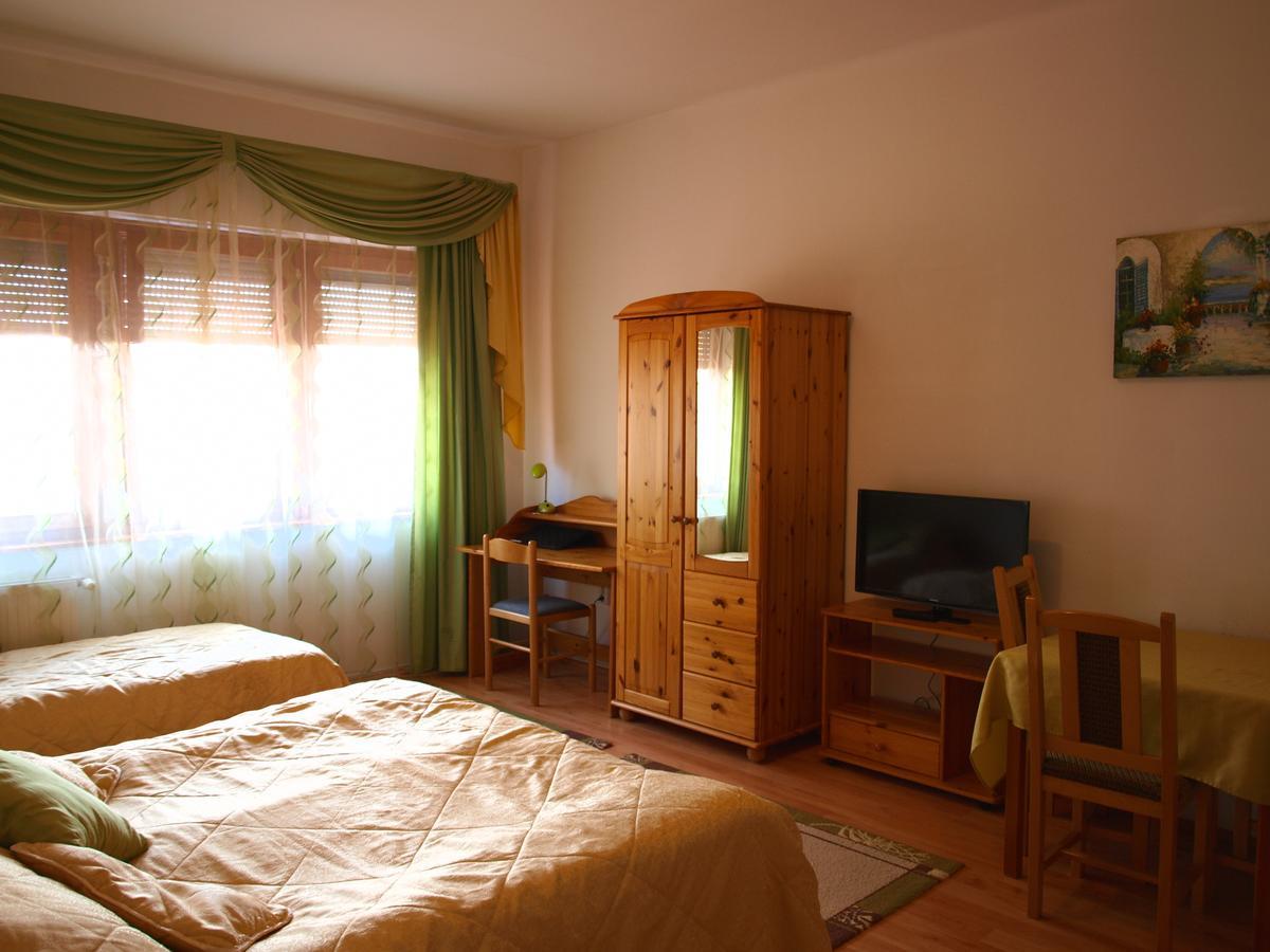 Centrum Apartmanhaz פץ' מראה חיצוני תמונה