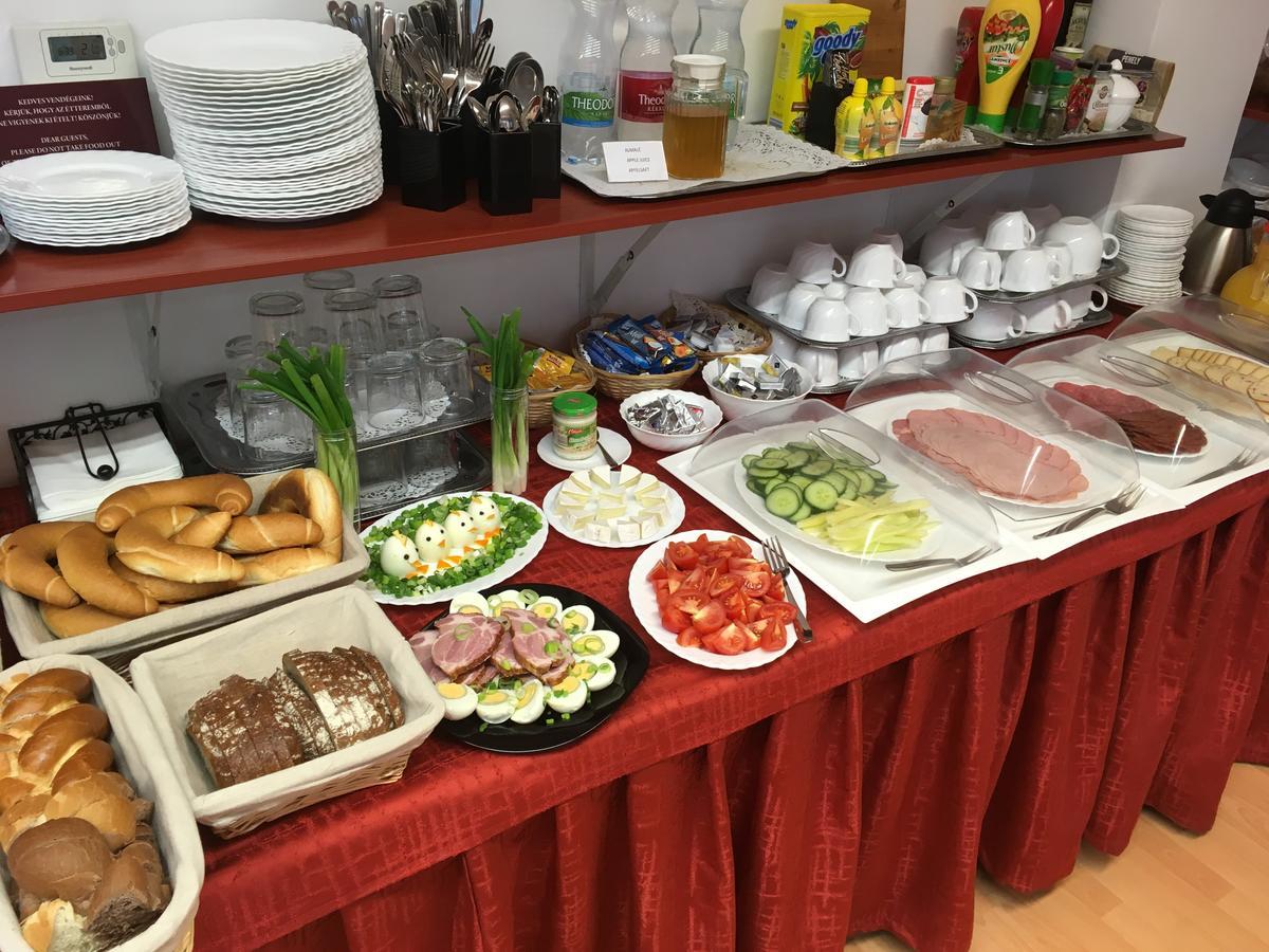Centrum Apartmanhaz פץ' מראה חיצוני תמונה